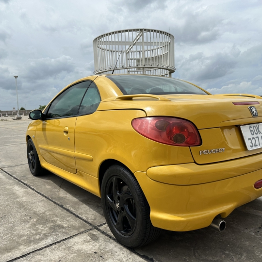 Peugeot mui trần - Pháp